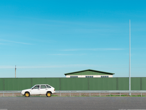 Машина і забор